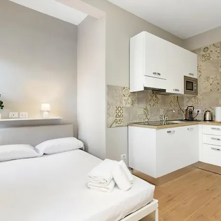 Modern With Wi-fi & Ac 15 Min To Duomo 아파트 *